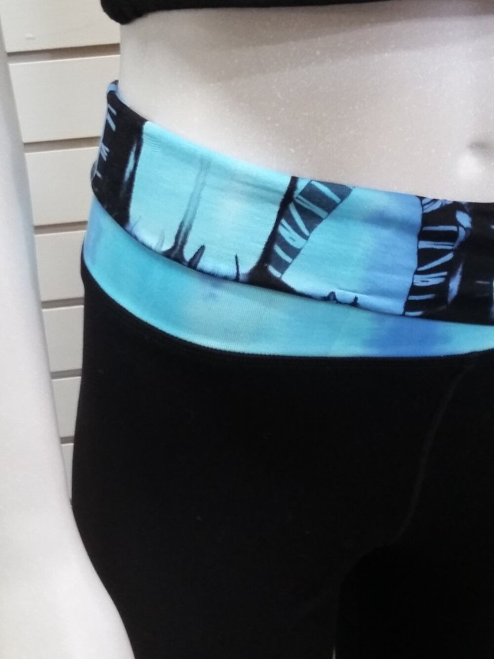 Workout compression capri - Picture 4 of 4